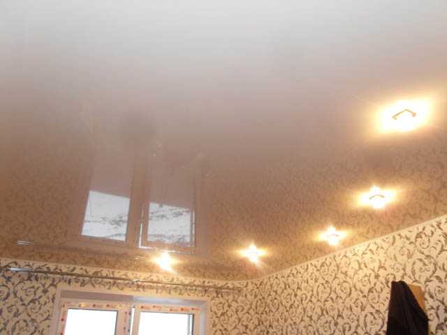 Замена натяжного потолка в комнате