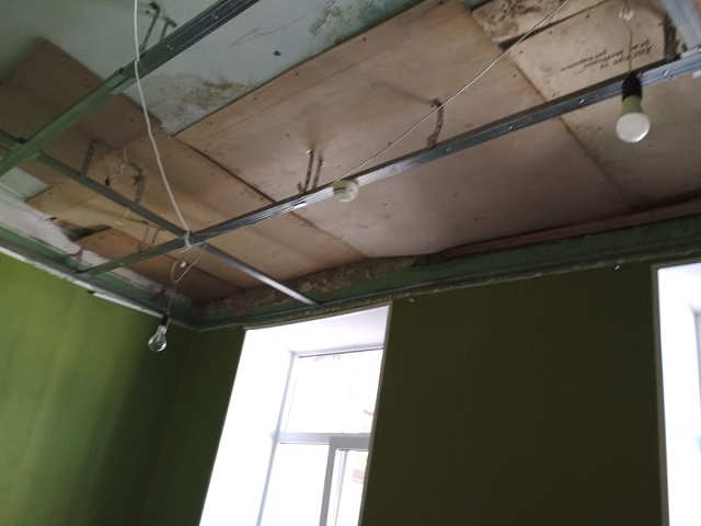установка подвесного потолка в офисе